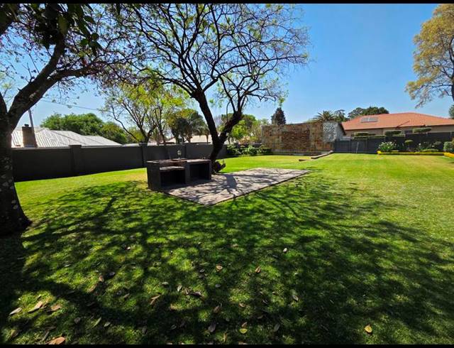 5 BEDROOM PROPERTY TO RENT IN MENLO PARK